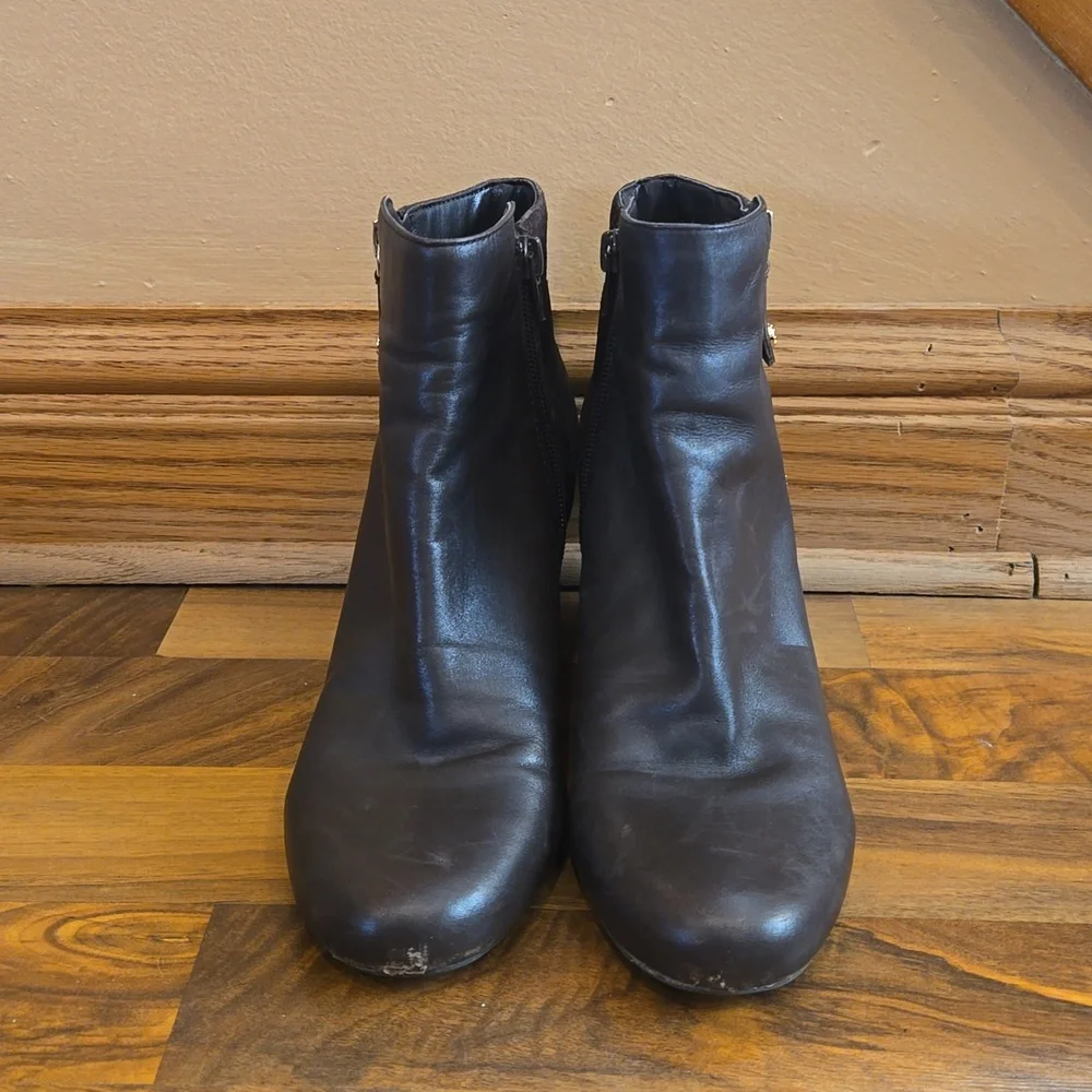 Issac Mizrahilive leather and suede ankle boots size 7 1/2